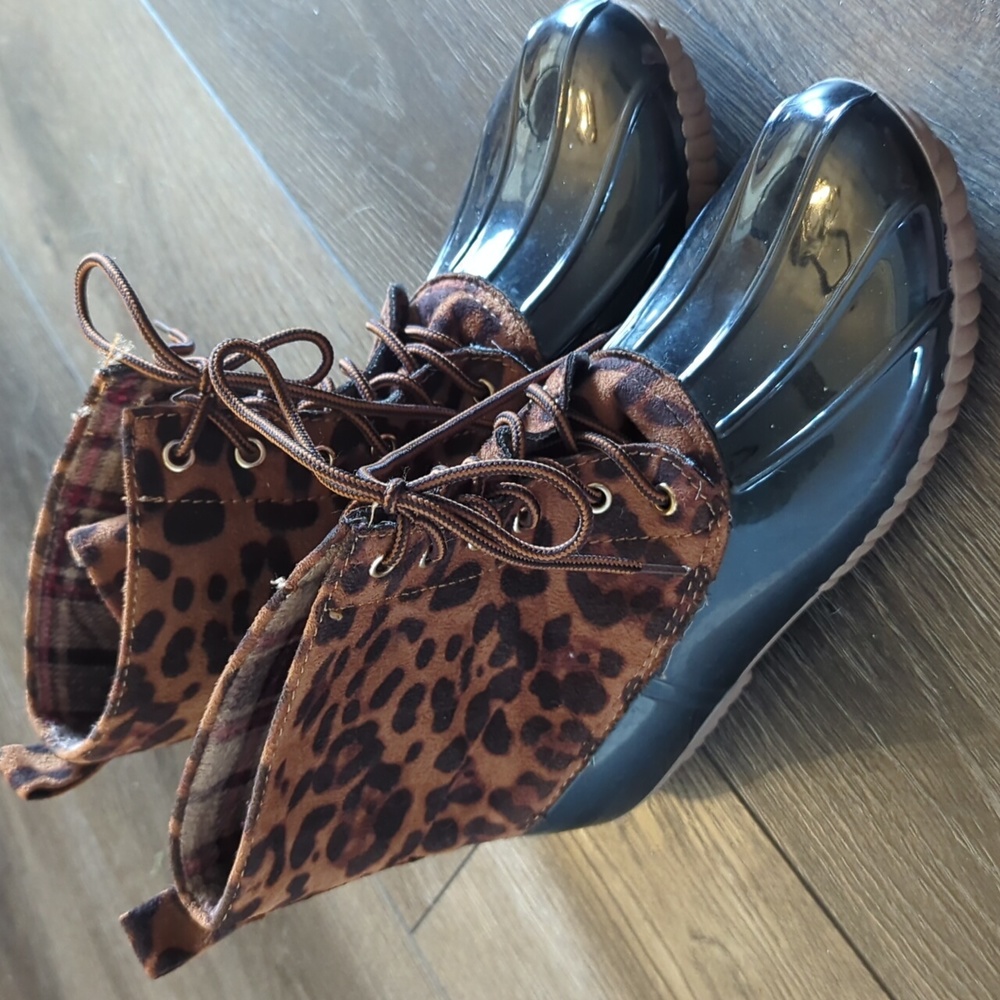 Yoki water boots size 7